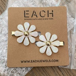 Each Jewels Barrette pair